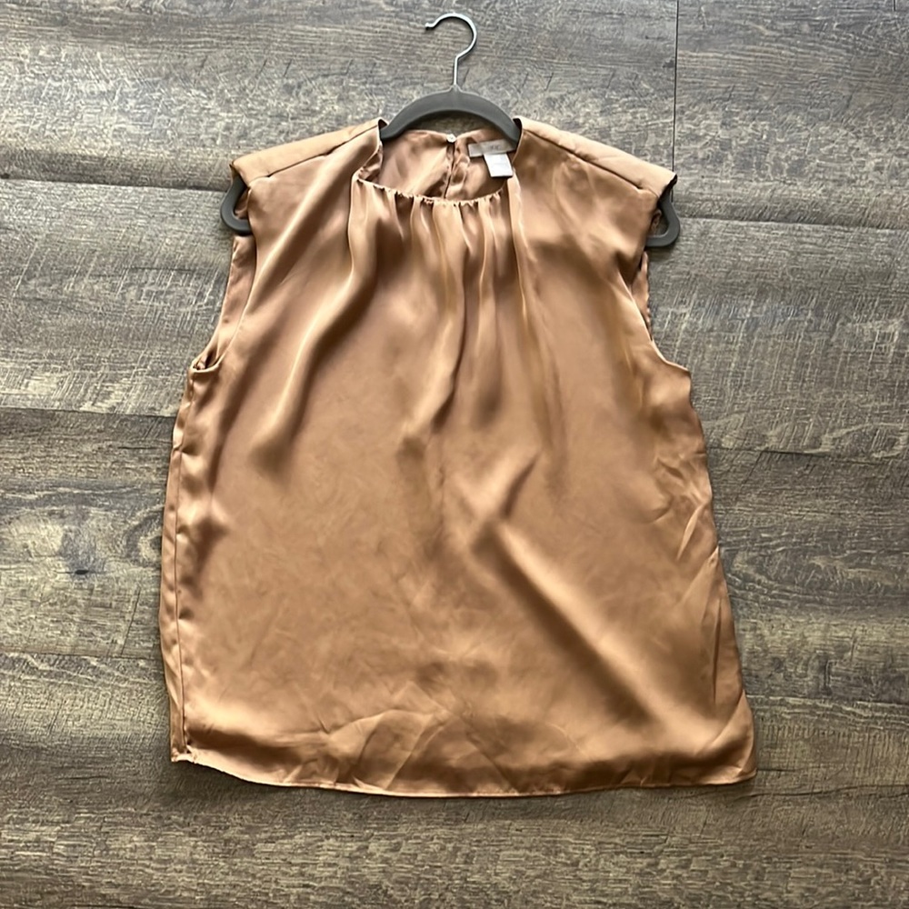 H&M satin short sleeve/round neck top with button and keyhole on back